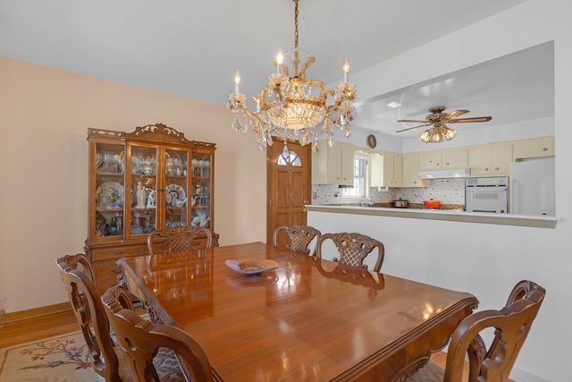 2054 Birch Street, Des Plaines, IL 60018