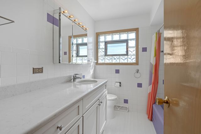 2054 Birch Street, Des Plaines, IL 60018