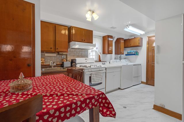 2054 Birch Street, Des Plaines, IL 60018