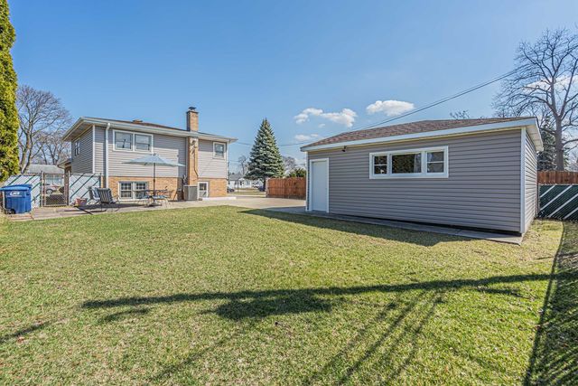 2054 Birch Street, Des Plaines, IL 60018