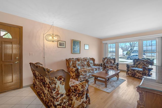 2054 Birch Street, Des Plaines, IL 60018