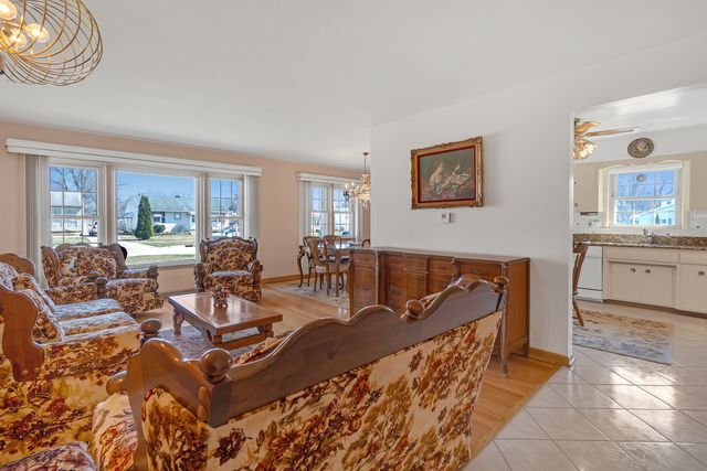 2054 Birch Street, Des Plaines, IL 60018