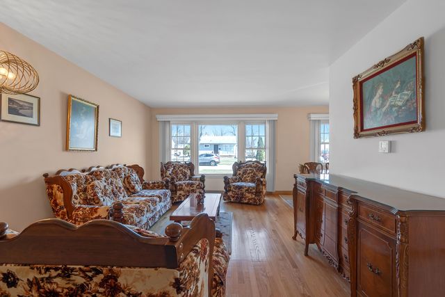 2054 Birch Street, Des Plaines, IL 60018