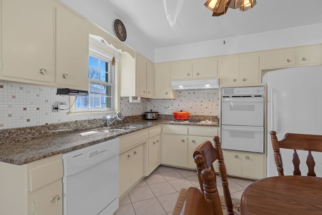 2054 Birch Street, Des Plaines, IL 60018