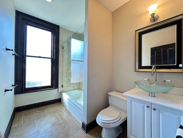 238 S Ashland Avenue, Chicago, IL 60607