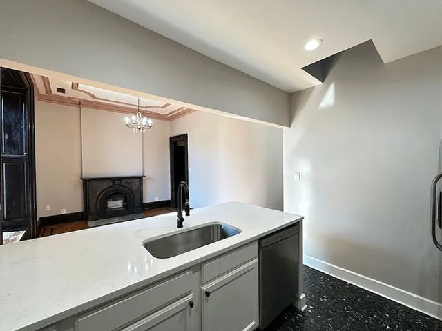 238 S Ashland Avenue, Chicago, IL 60607