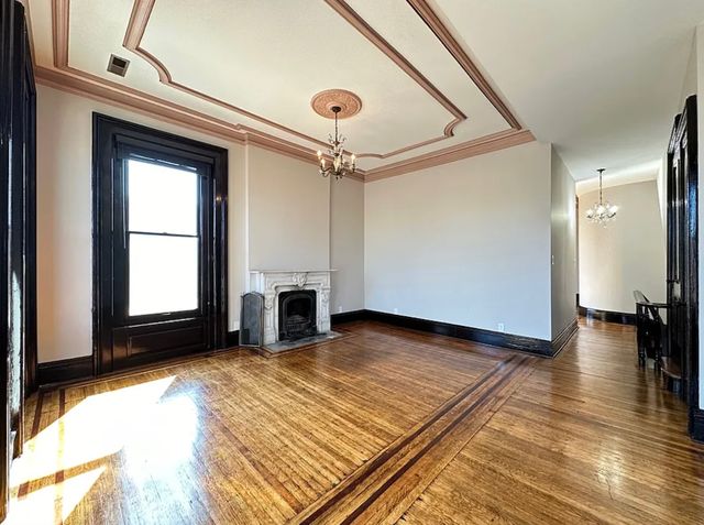 238 S Ashland Avenue, Chicago, IL 60607