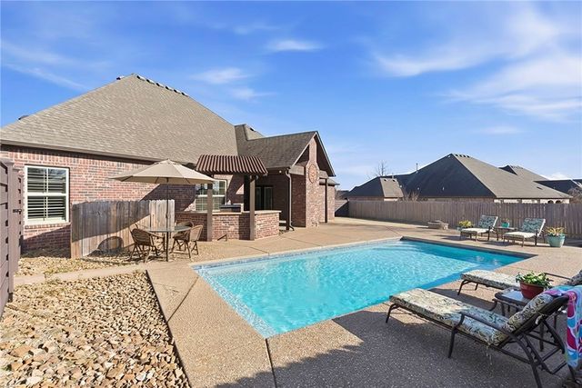 5704 SW Gunstock Road, Bentonville, AR 72713