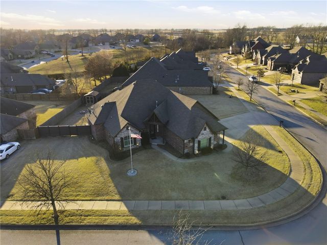 5704 SW Gunstock Road, Bentonville, AR 72713