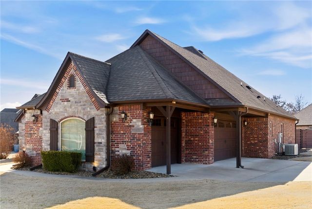 5704 SW Gunstock Road, Bentonville, AR 72713