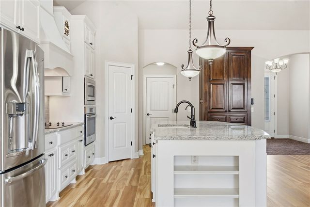 5704 SW Gunstock Road, Bentonville, AR 72713