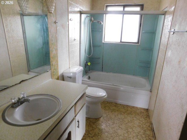 8621 Se STRAWBERRY Ln, Milwaukie, OR 97267