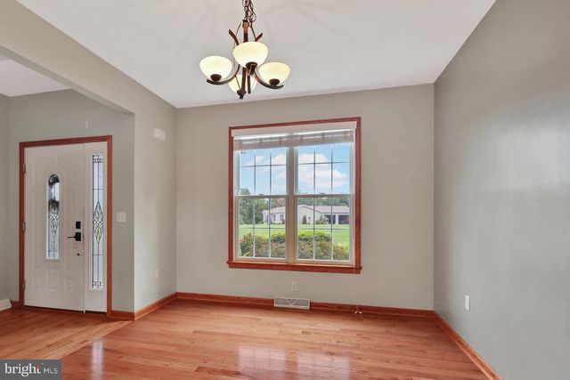 194 MEADOWLAND DR, Ridgeley, WV 26753