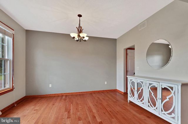 194 MEADOWLAND DR, Ridgeley, WV 26753