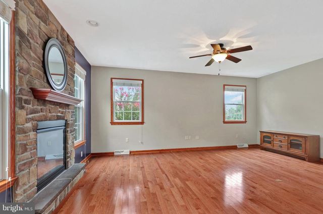 194 MEADOWLAND DR, Ridgeley, WV 26753