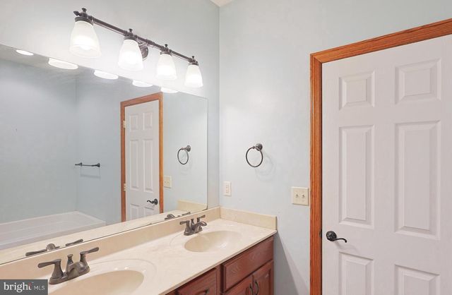 194 MEADOWLAND DR, Ridgeley, WV 26753