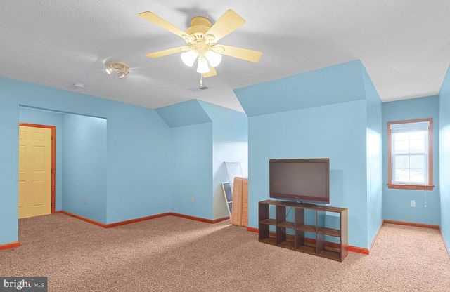 194 MEADOWLAND DR, Ridgeley, WV 26753