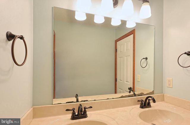 194 MEADOWLAND DR, Ridgeley, WV 26753