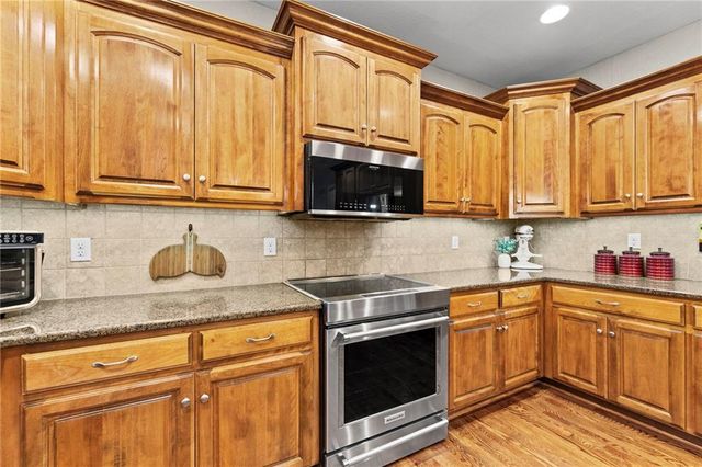 15636 S Gallery Street, Olathe, KS 66062