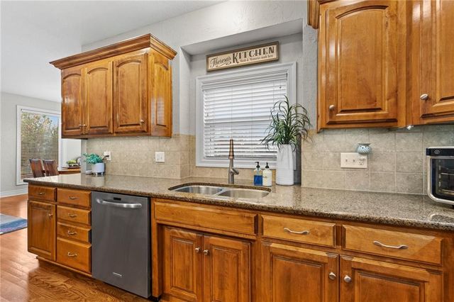 15636 S Gallery Street, Olathe, KS 66062