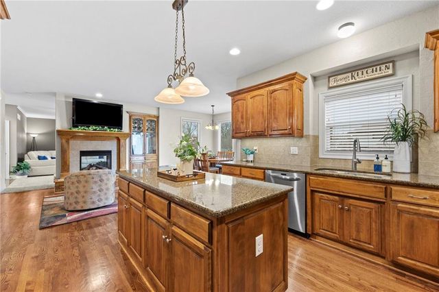 15636 S Gallery Street, Olathe, KS 66062