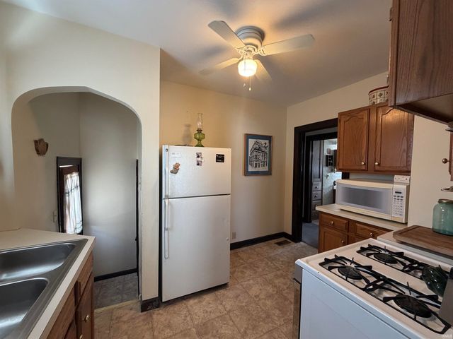 2020 E Blackford Avenue, Evansville, IN 47714