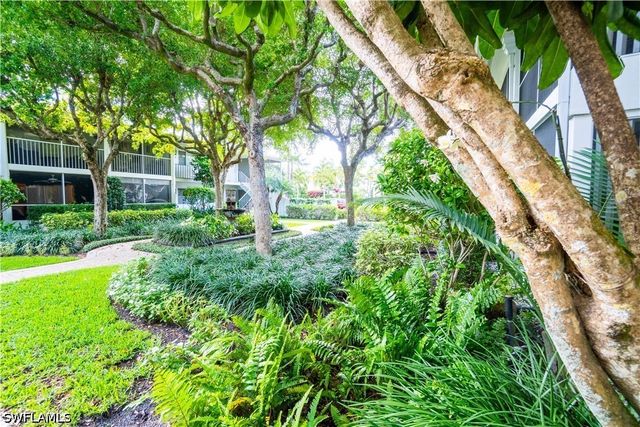 388 4th AVE S 388, Naples, FL 34102