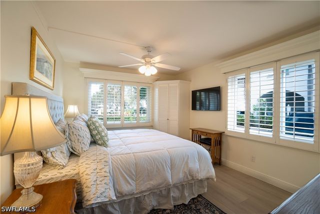 388 4th AVE S 388, Naples, FL 34102