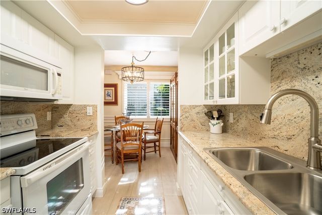 388 4th AVE S 388, Naples, FL 34102