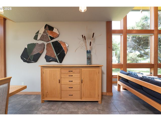 88675 WHITING Ln, Bandon, OR 97411
