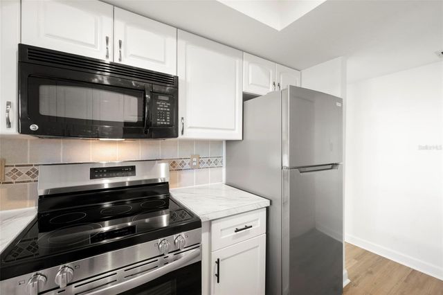 1 WINDRUSH BOULEVARD 19, Indian Rocks Beach, FL 33785