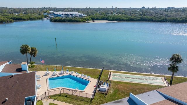 1 WINDRUSH BOULEVARD 19, Indian Rocks Beach, FL 33785