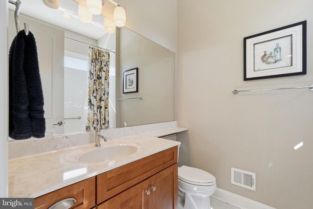 118 HARVESTER DR, Lake Frederick, VA 22630