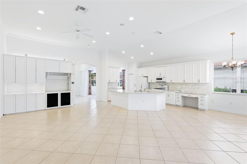 Image 11 of property listing at 711 FOGGY MORN LANE, Bradenton, FL 34212