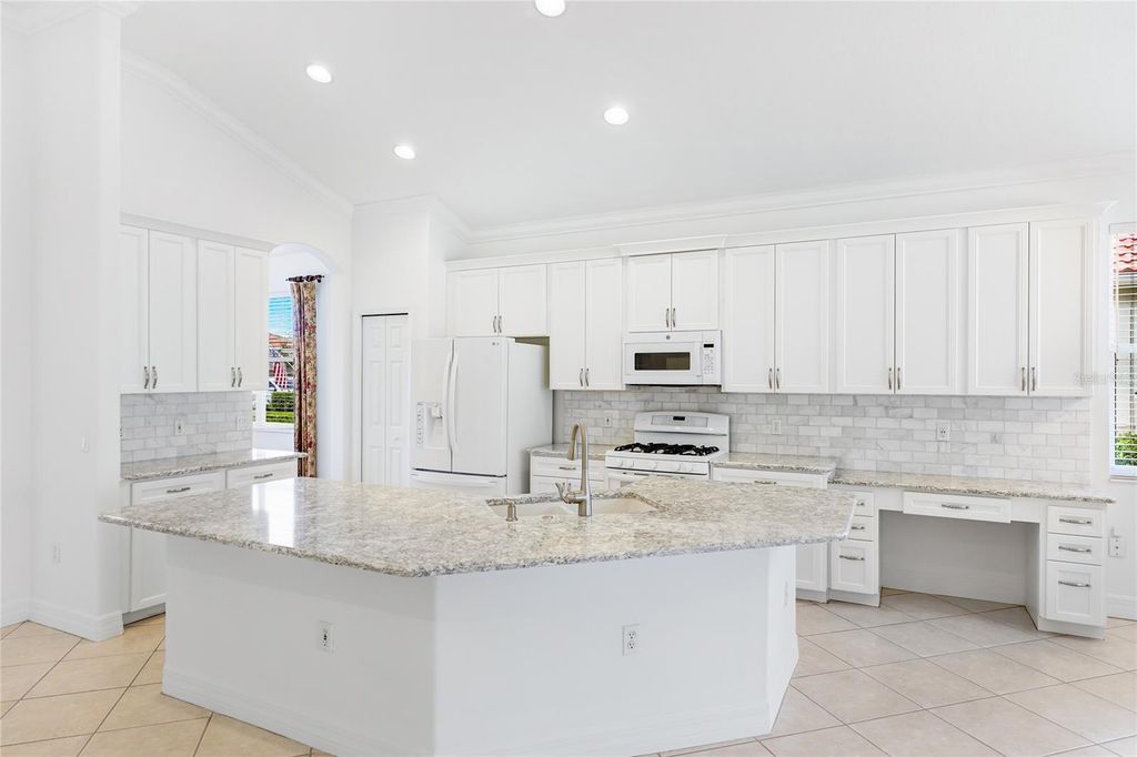 Image 13 of property listing at 711 FOGGY MORN LANE, Bradenton, FL 34212