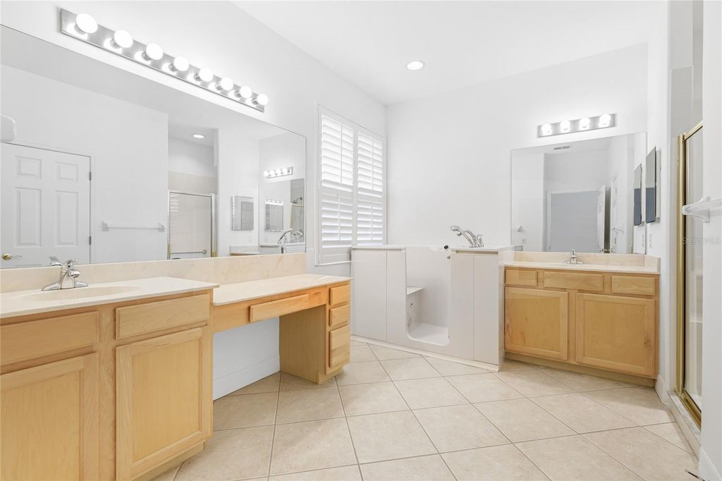 Image 23 of property listing at 711 FOGGY MORN LANE, Bradenton, FL 34212