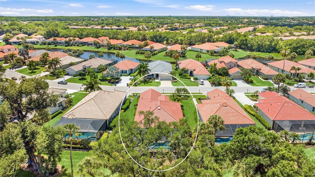 Image 37 of property listing at 711 FOGGY MORN LANE, Bradenton, FL 34212