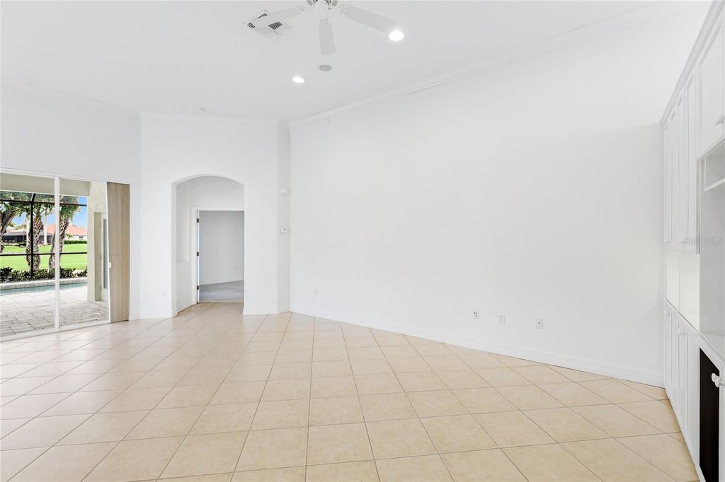 Image 8 of property listing at 711 FOGGY MORN LANE, Bradenton, FL 34212