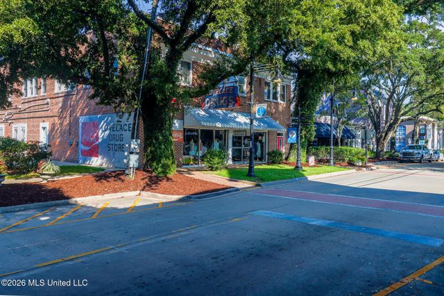 3244 Nottingham Road, Ocean Springs, MS 39564