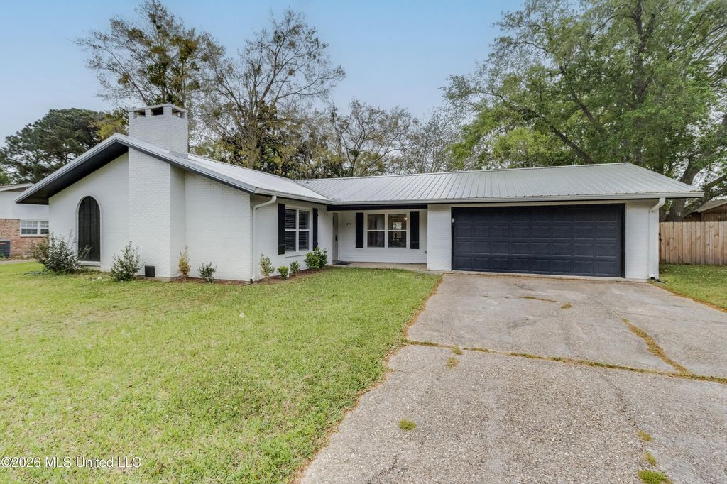 3244 Nottingham Road, Ocean Springs, MS 39564