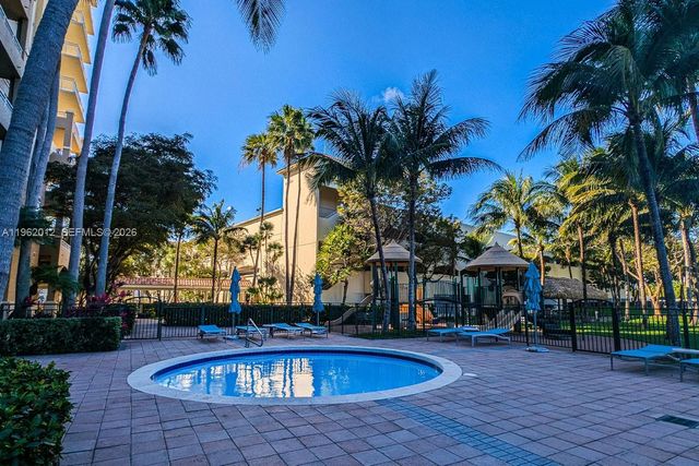 19501 W Country Club Dr 2513, Aventura, FL 33180