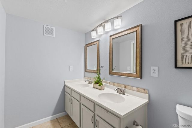 5443 S Dover Street 204, Denver, CO 80123