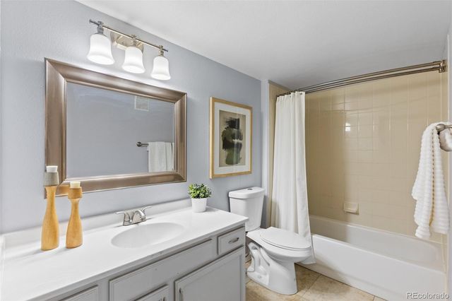 5443 S Dover Street 204, Denver, CO 80123