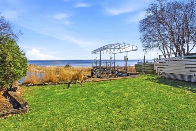 104 ADELLA BEACH ROAD, Neenah, WI 54956