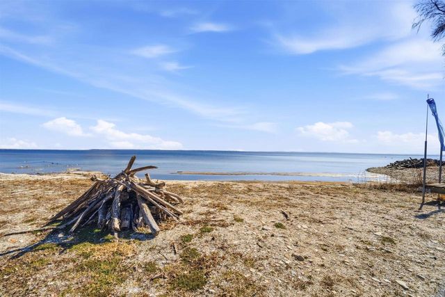 104 ADELLA BEACH ROAD, Neenah, WI 54956