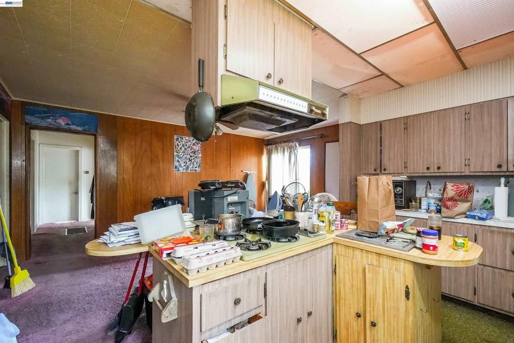 Image 19 of property listing at 1033 1033 2nd Ave, Crockett, CA 94525