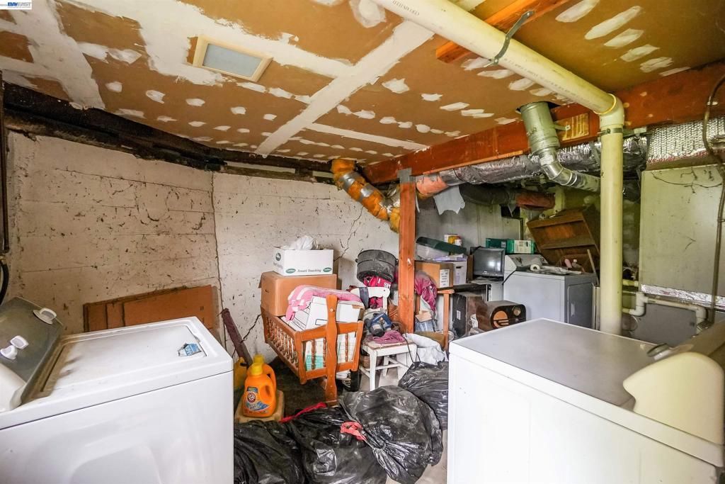 Image 32 of property listing at 1033 1033 2nd Ave, Crockett, CA 94525