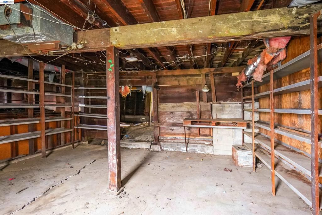 Image 36 of property listing at 1033 1033 2nd Ave, Crockett, CA 94525