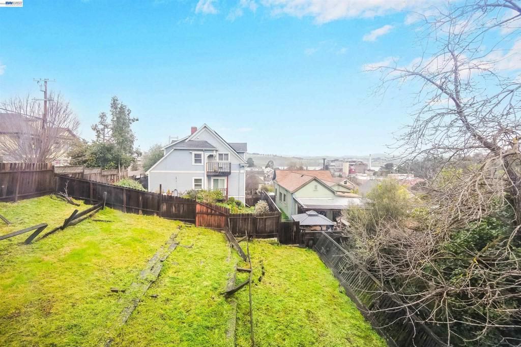 Image 37 of property listing at 1033 1033 2nd Ave, Crockett, CA 94525