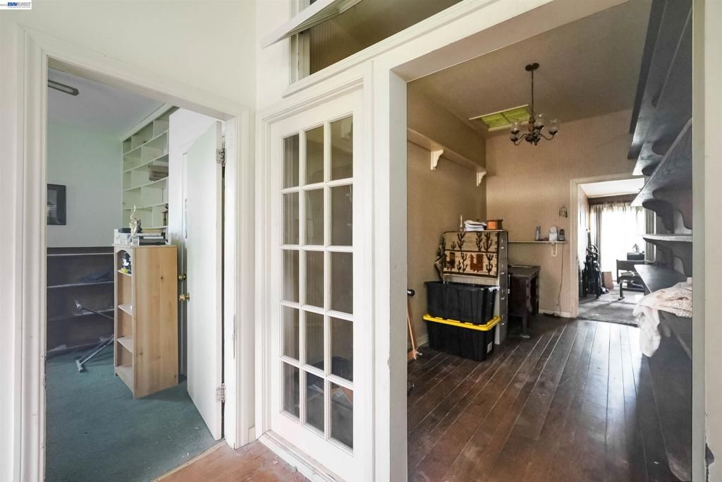 Image 4 of property listing at 1033 1033 2nd Ave, Crockett, CA 94525